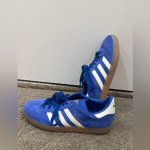 Adidas Italy gazelle shoes men’s 9 / women’s 10